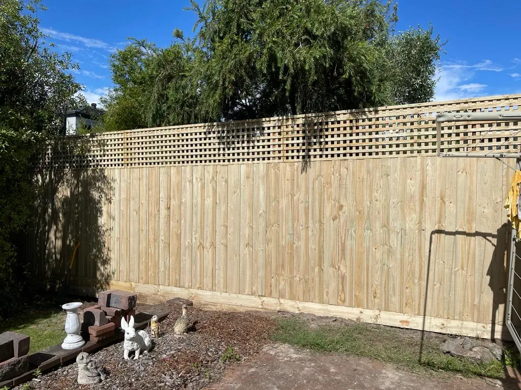 timber paling fencing Melbourne